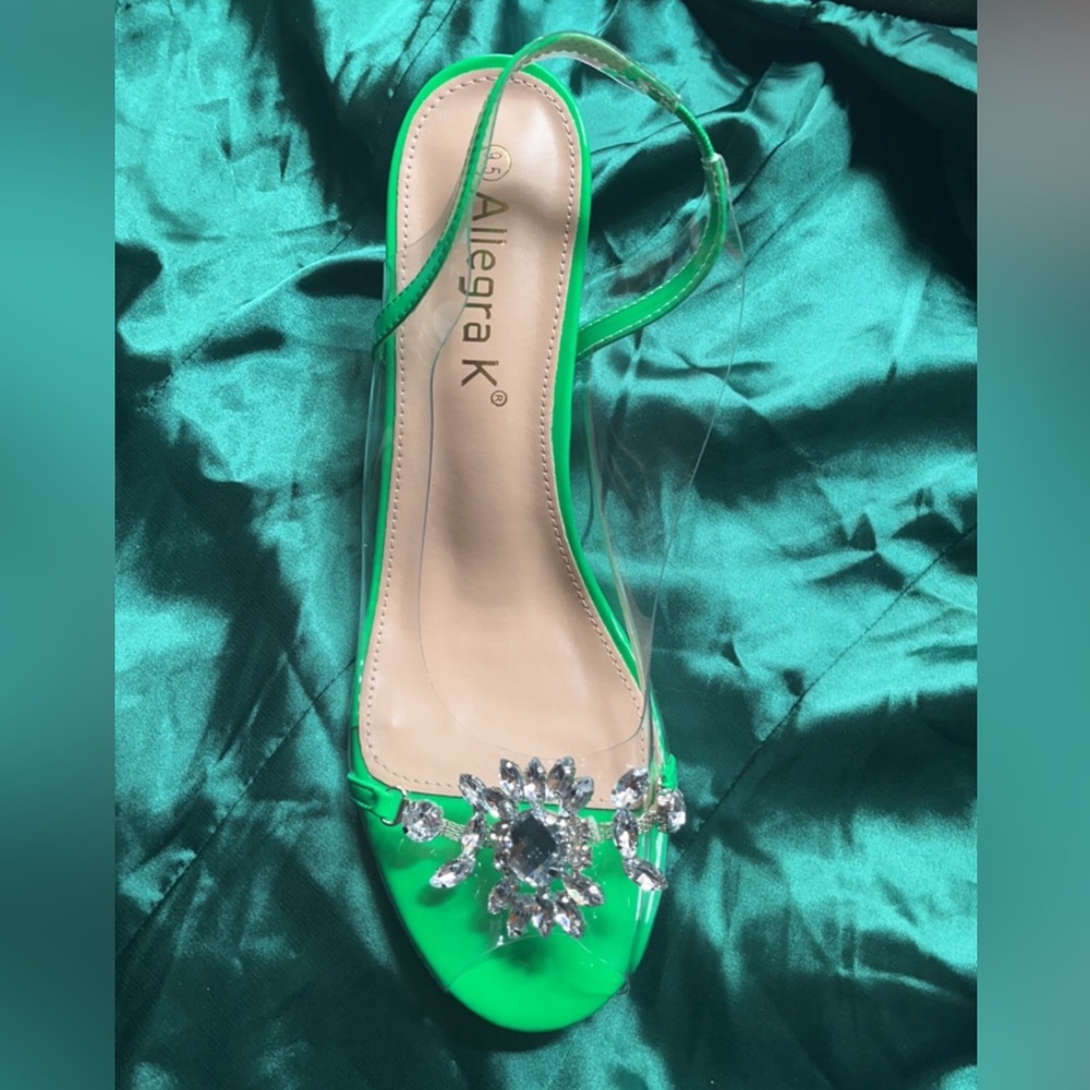 NWOT- 9.5 Allegra K green Crystal heels (no 📦)